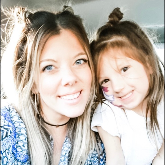 Meet your Posher, April - Picture 1 of 1